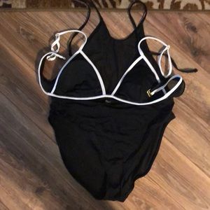 Bathing suit 👙 black and white